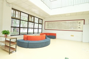 国贤BIC国际高中学部宿舍楼大厅内