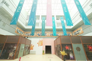 国贤BIC国际高中学部宿舍楼大厅外