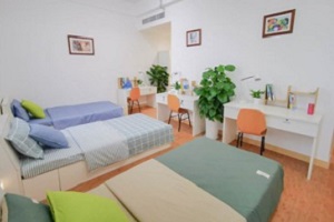 成都新津墨尔文学校宿舍床铺