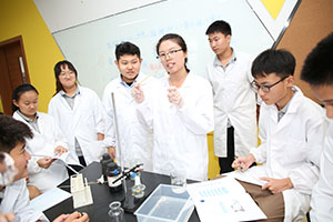 维多利亚世界学院生物课堂