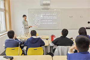 北京一土致知学校教室