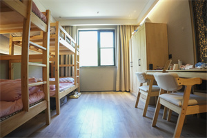 北京东方红学校明德学院四人间宿舍