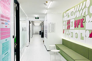 新东方斯芬克国际艺术高中楼道