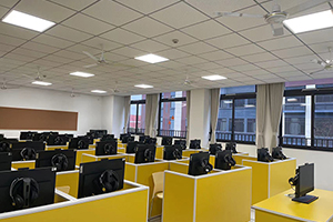 BANZ行中中学(原英澳美学校)电脑教室