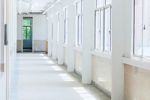 上海科桥国际学校教学楼走廊