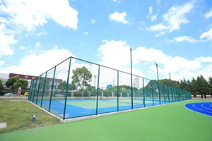 宏文学校高中部网球场