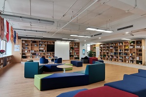 浦东万科学校高中部阅览室