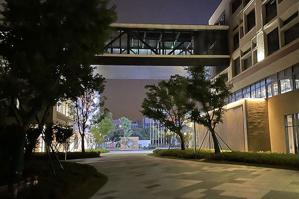 苏州科技城外国语高级中学校园夜景