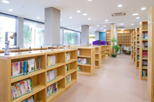 华南师范大学附属外国语学校图书馆