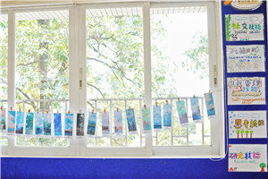 加拿达外国语学校课室