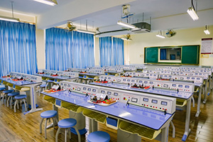 雷纳森英豪国际学院物理实验室