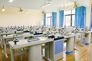 雷纳森英豪国际学院生物实验室