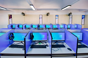 雷纳森英豪国际学院电脑课室