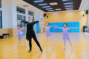 广州市源雅学校舞蹈室