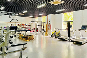 广州市香江中学国际部健身房