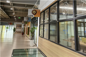 加拿大女王学院走廊