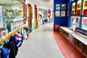 深圳市深美外籍人员子女学校教学楼走廊